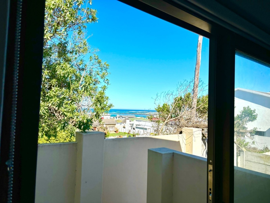 To Let 3 Bedroom Property for Rent in Agulhas Western Cape